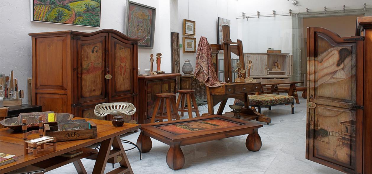 Detalle de la técnica: la veta de la madera visible bajo la pintura